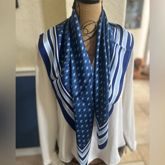 Vineyard Vines 100% Silk Navy & White Scarf - Picture 9 of 16